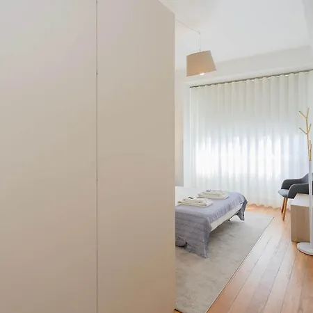 Light Spacious By Liiiving Appartement Porto